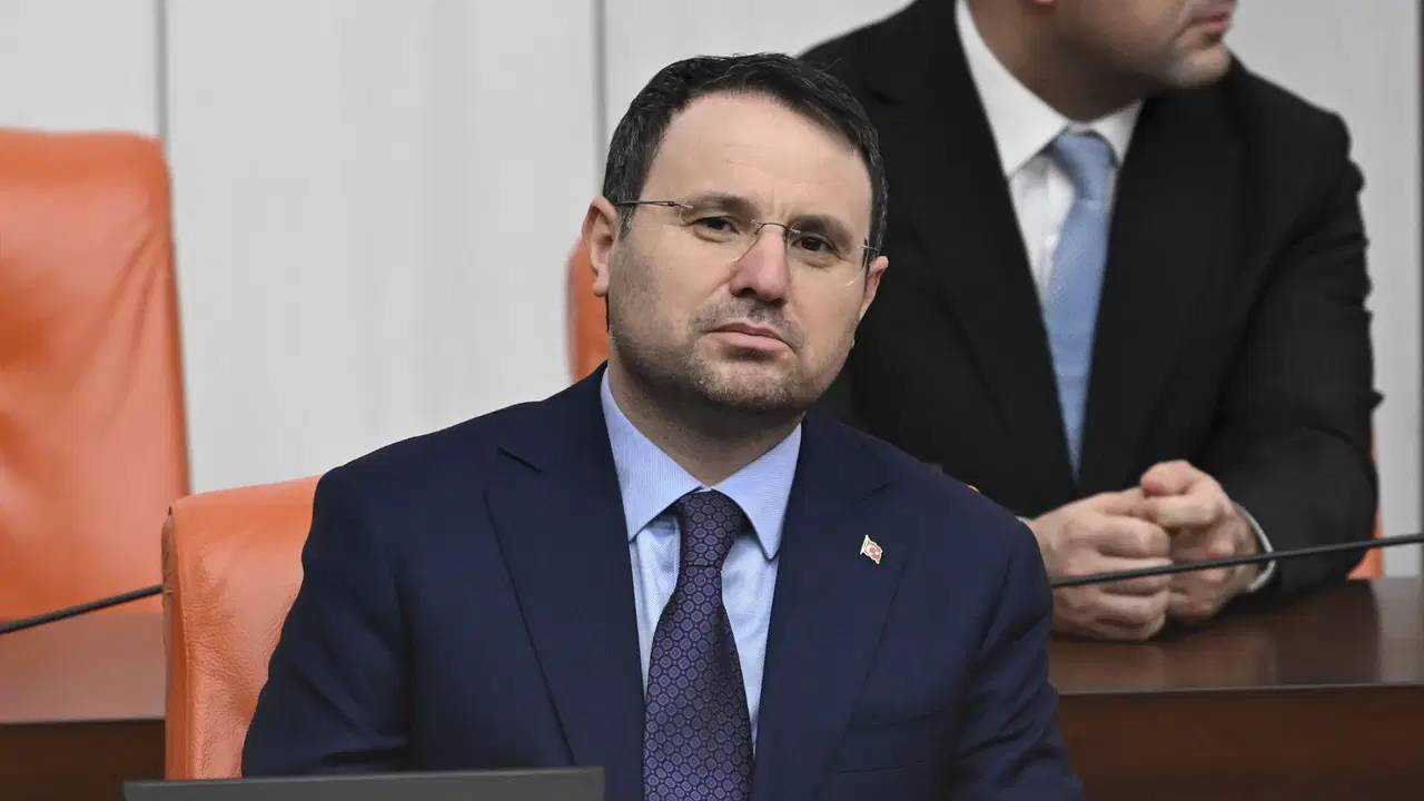 Adalet Bakanlığı’na atanan iki bakan yardımcısı Akın Gürlek'in üniversite arkadaşı çıktı