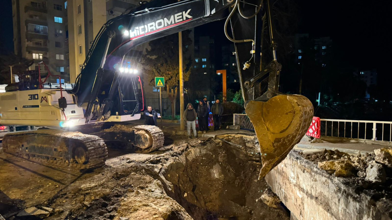 Mersin'de dere üzerindeki köprü çöktü