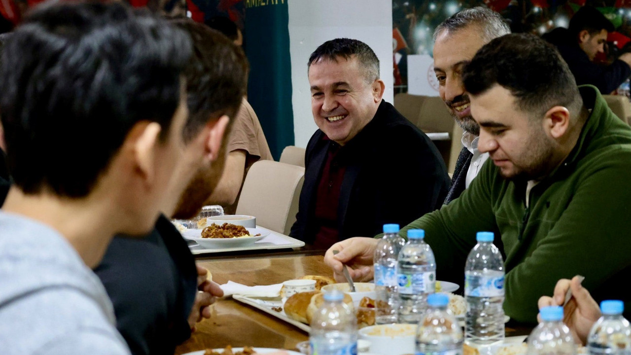 Müdür Demir ilk iftarı öğrencilerle beraber yaptı