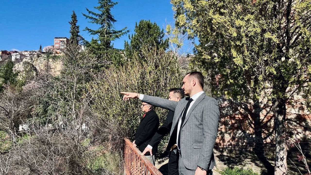 Şeyh Edebali Külliyesi kamu hizmeti yükümlüleri tarafından temizlendi