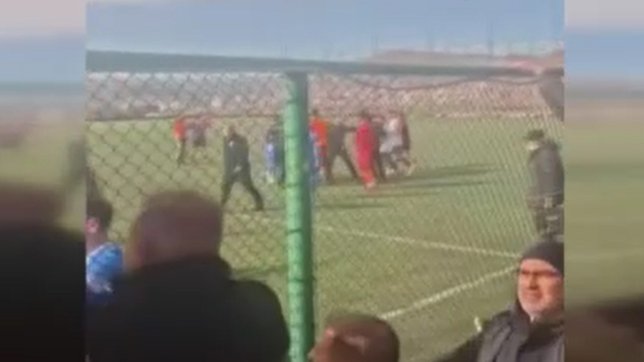 Hakem bitiş düdüğünü çaldı saha savaş alanına döndü: 3 futbolcu hastanelik oldu