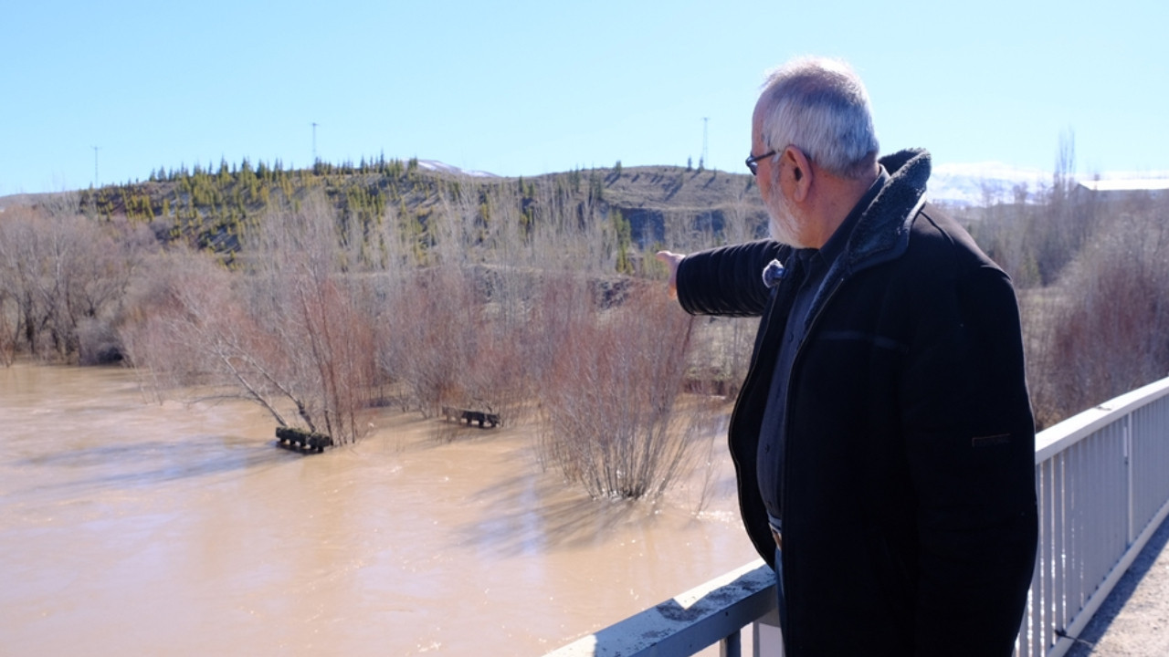 Kızılırmak taştı: Köy yolu 10 gündür kapalı
