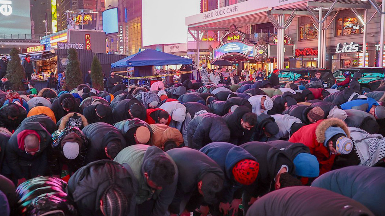 New York'un ünlü Times Meydanı'nda iftar programı düzenlendi