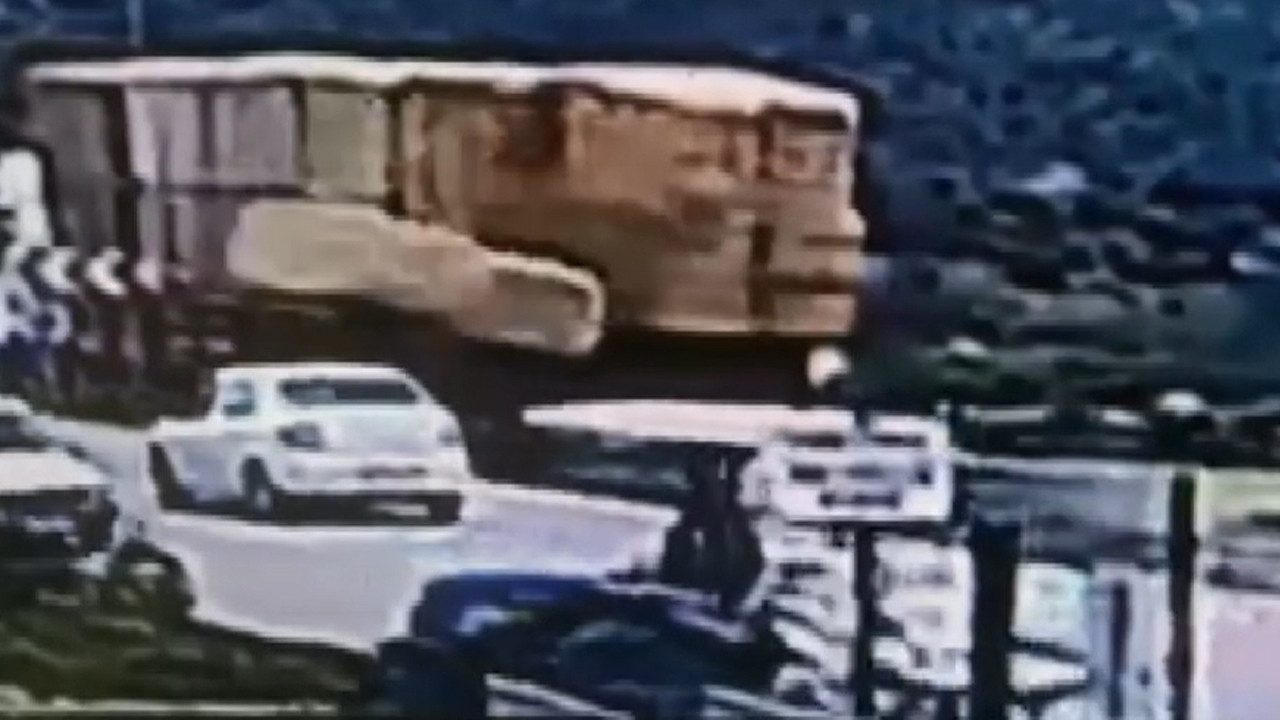 Saniyelerle gelen ölüm: Dev balyalar üzerine böyle devrildi