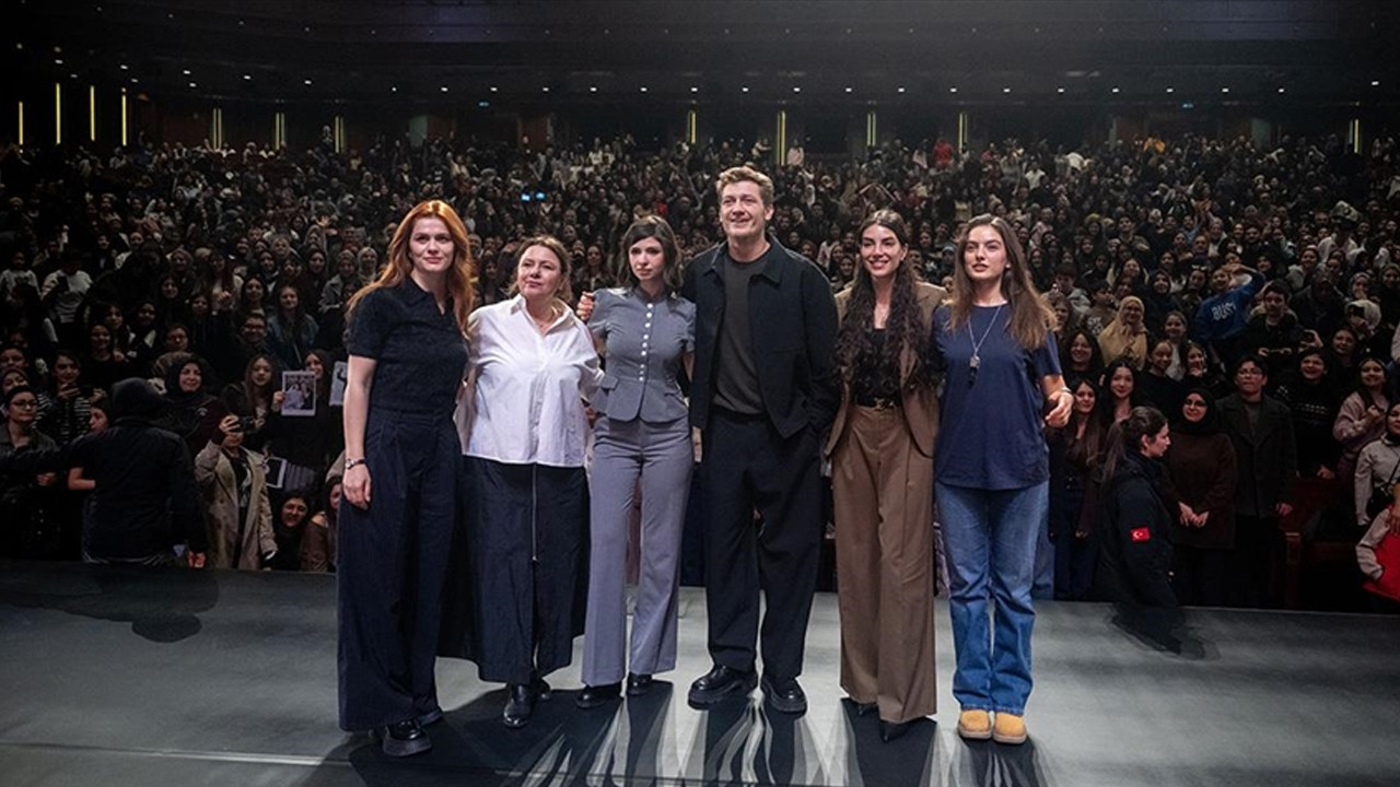 Taşacak Bu Deniz yıldızları Külliye’de hayranlarıyla buluştu