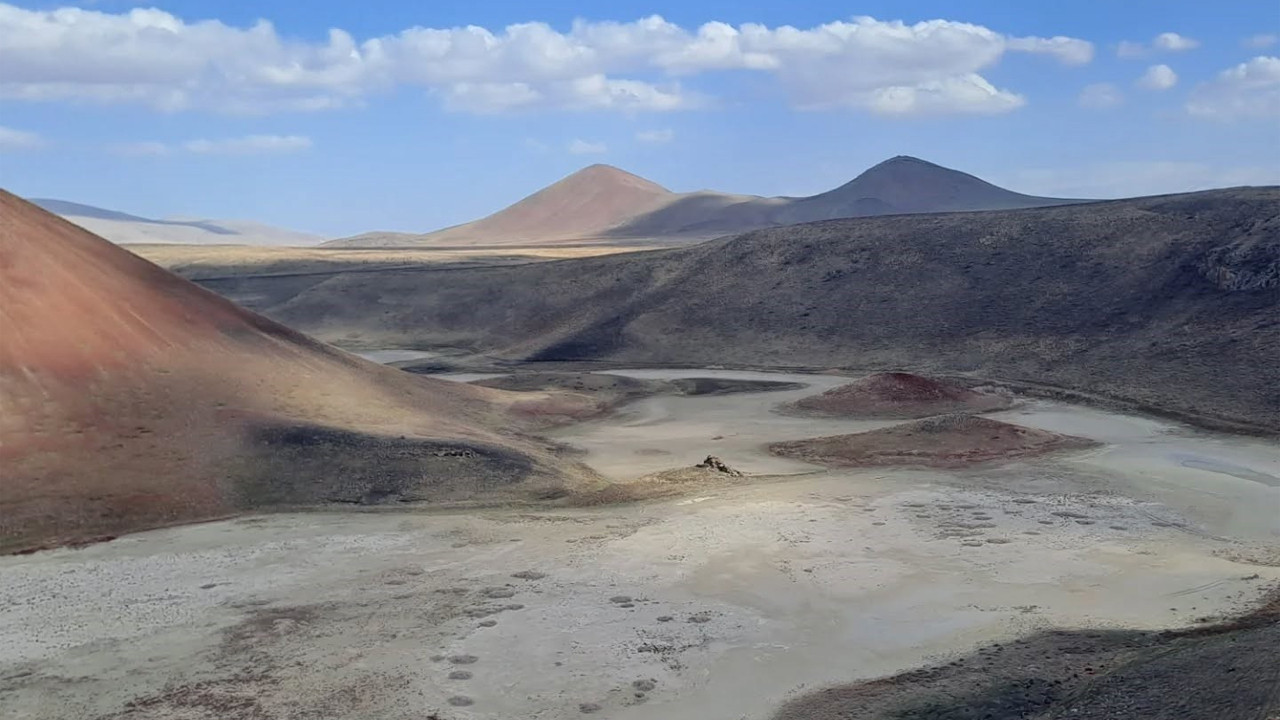 Dünyanın nazar boncuğu Meke Gölü kuraklığın pençesinde