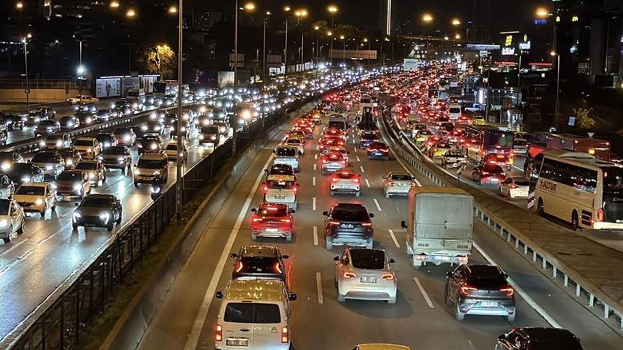 İstanbul'da trafik yoğunluğu yüzde 83'e yükseldi