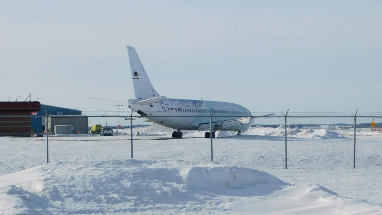 Münih Havalimanı’nda kar fırtınası: 500 yolcu uçakta mahsur kaldı