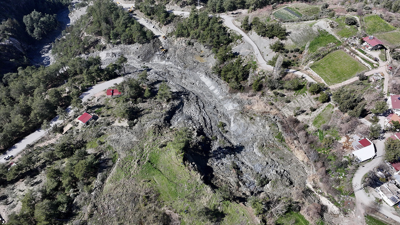 Seydikemer’de heyelan kamerada