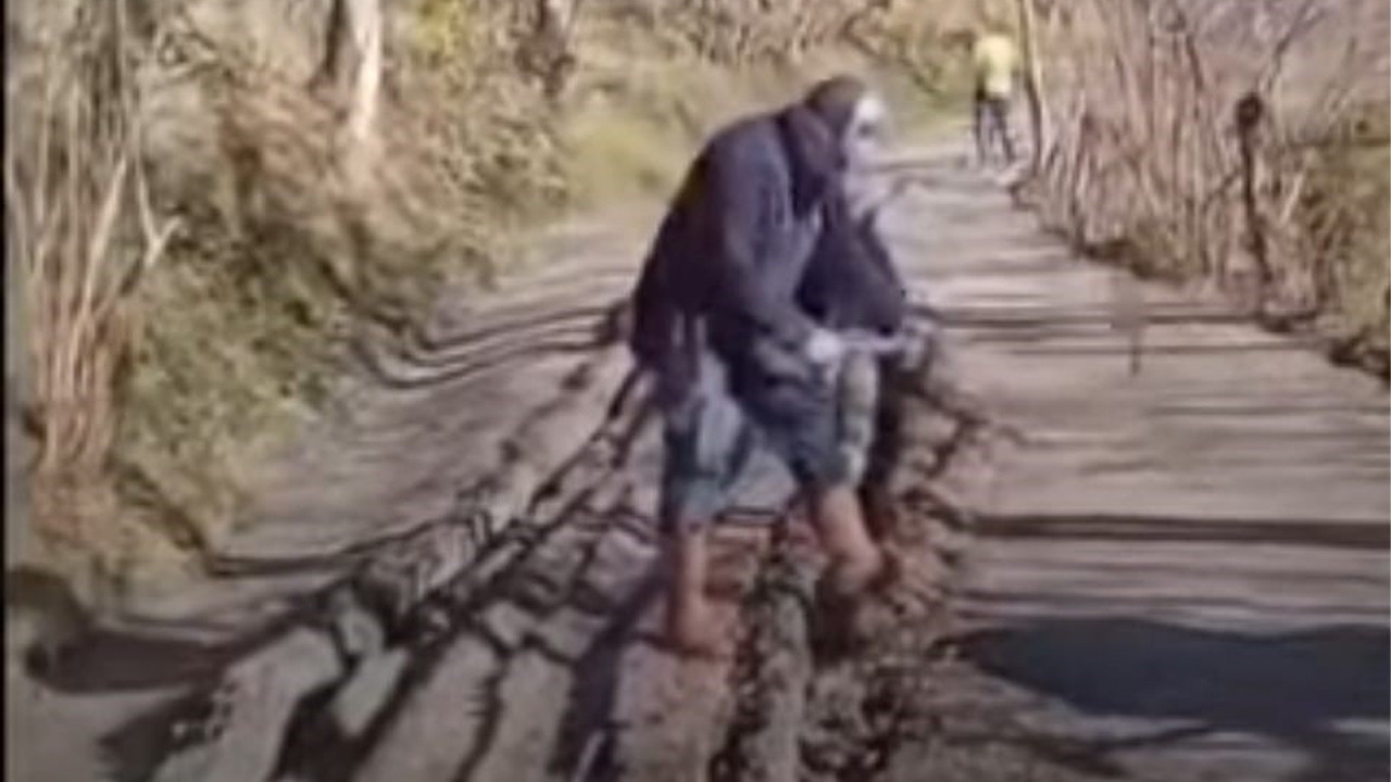 Fatsa'da uyarılara rağmen yolu kullandı, mahalleli tepkili