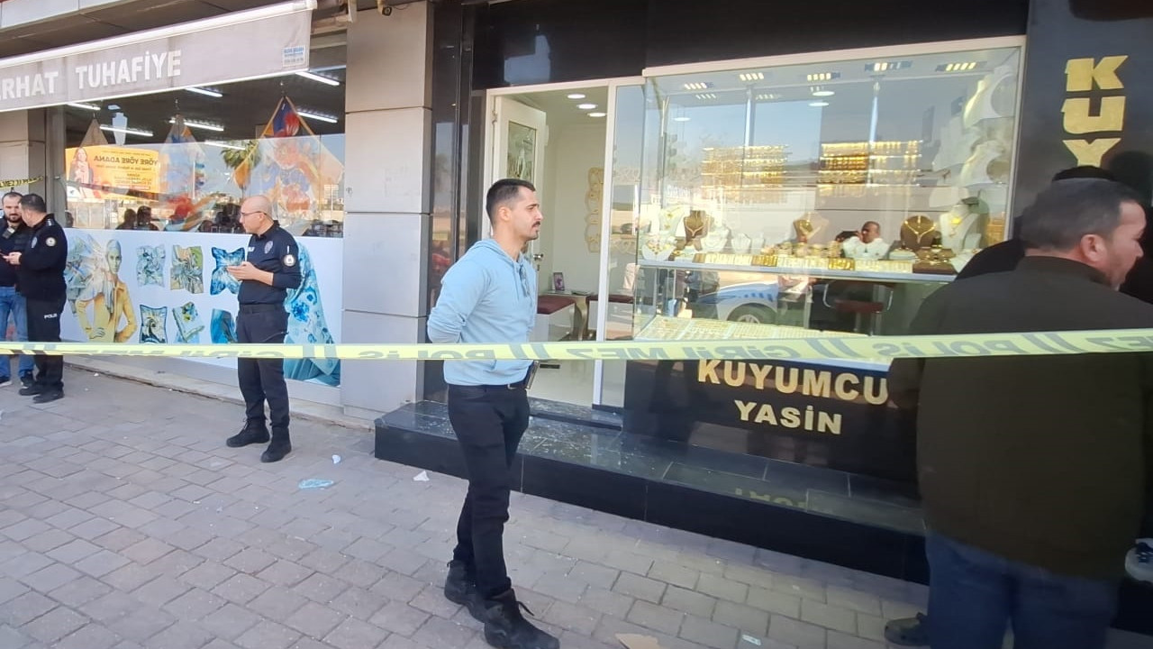 Hırsıza kilit dayanmaz sözü doğru çıktı: Soyduğu kuyumcuda kilitli kalan şüphelinin kaçışı ‘pes’ dedirtti