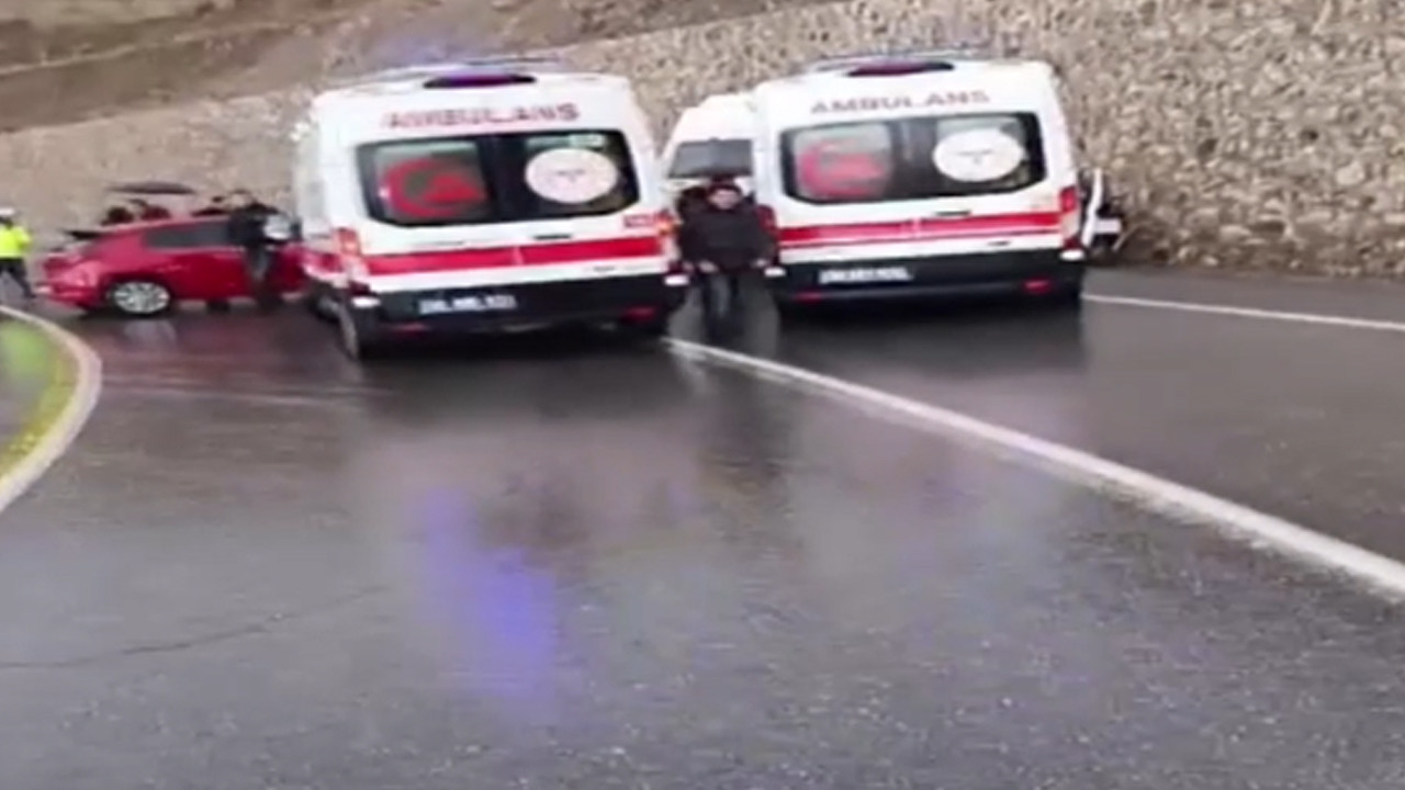 Öğrenci servisi ile otomobil kafa kafaya çarpıştı: Siirt’te korkunç kaza