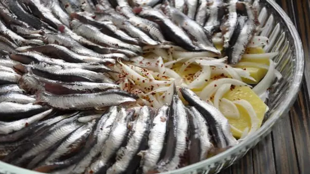 Fırında mı tencerede mi?: Hamsi Buğulamanın en iyi versiyonu hangisi?