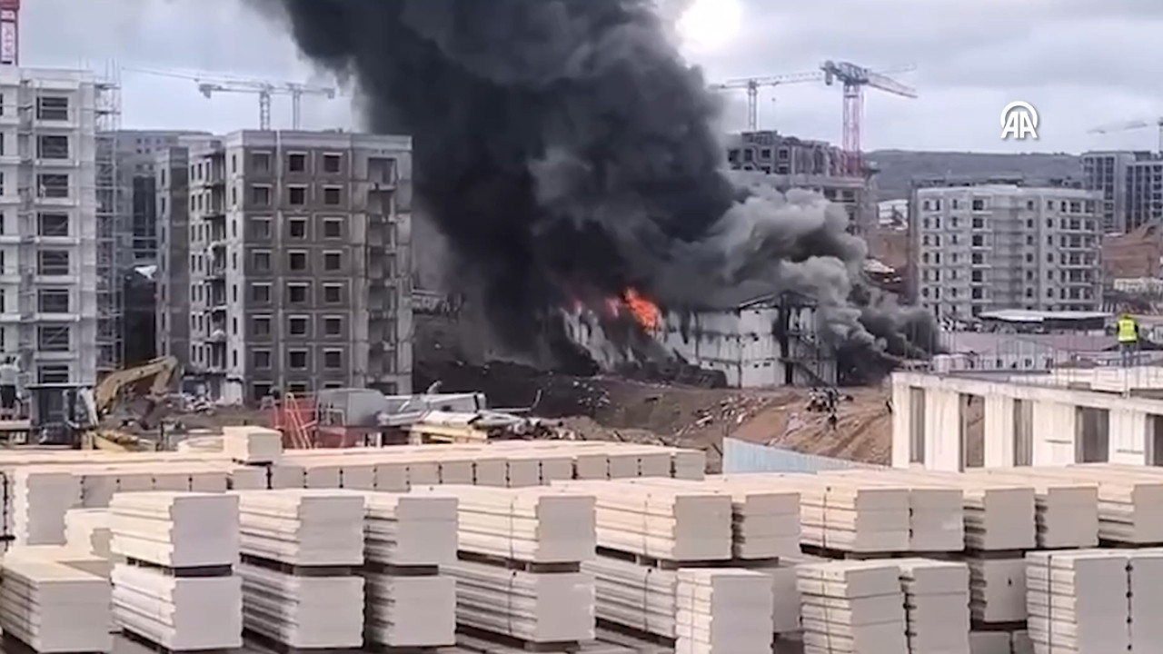 Tuzla'da işçi konteynerinde yangın çıktı