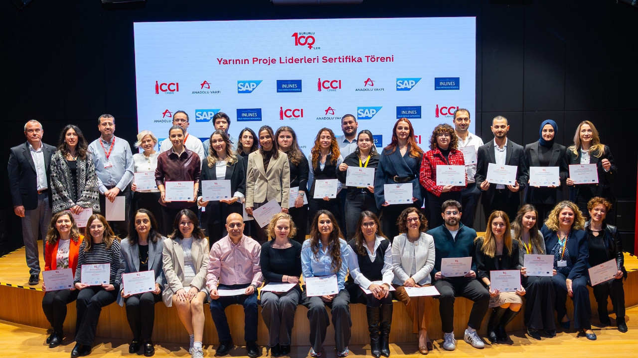 Gençlere dijital dönüşümde altın bilezik: "Yarının Proje Liderleri" programı tamamlandı
