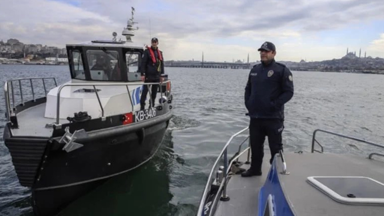 Karaköy açıklarında vapur kazası: Bir kişi denize düştü