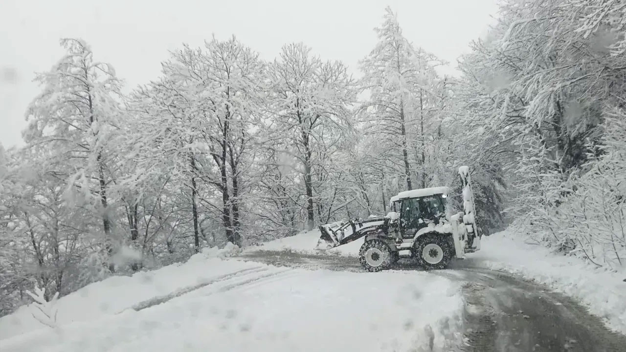 Trabzon’da 19 mahalle yolu ulaşıma kapandı