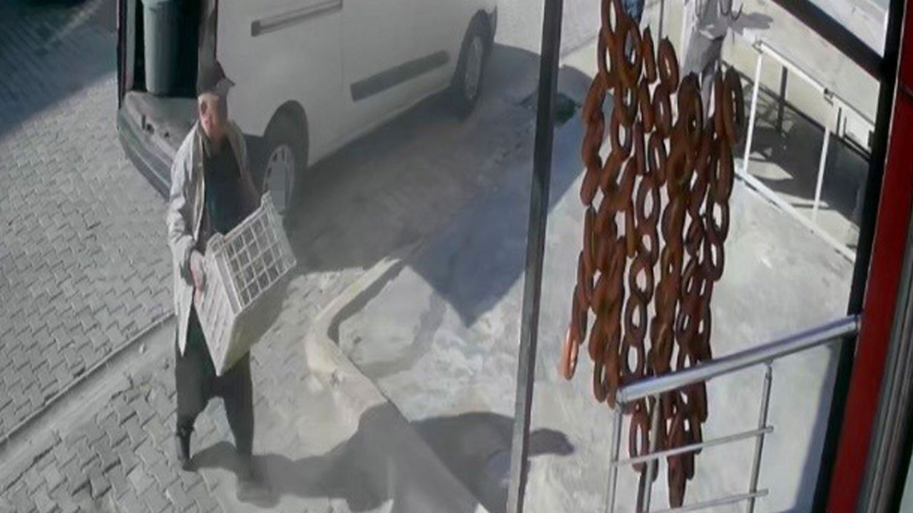 El freni boşalan minibüs ana yola indi, facia son anda önledi