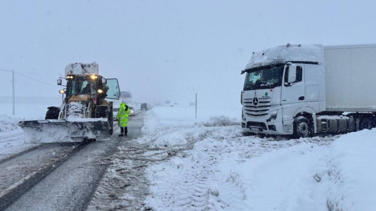 Erzincan-Sivas ve Erzincan-Erzurum yolunda tipi engeli