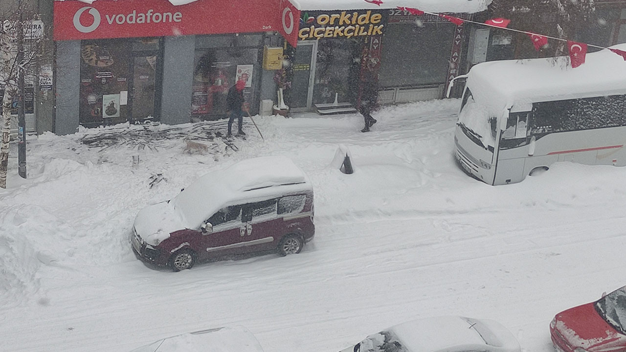 Kar Ardahan’da hayatı olumsuz etkiledi: 132 köy yolu ulaşıma kapandı