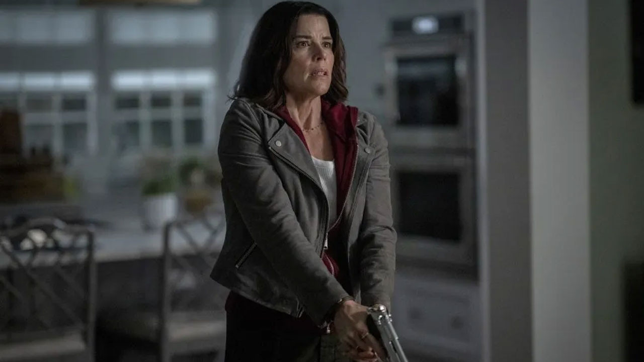 Krizlerle dolu bir yapım süreci: Scream 7 nasıl ayağa kalktı?