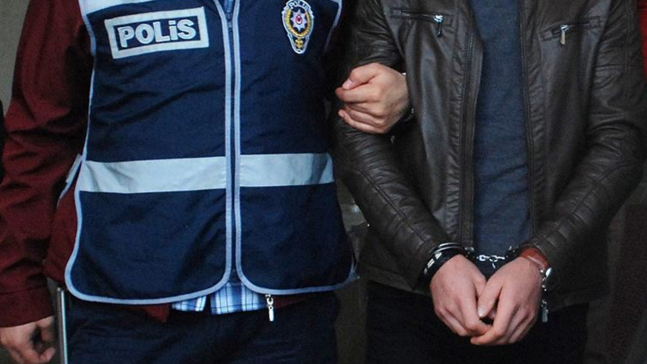 Manisa'da serada kenevir yetiştiren 2 kişi yakalandı