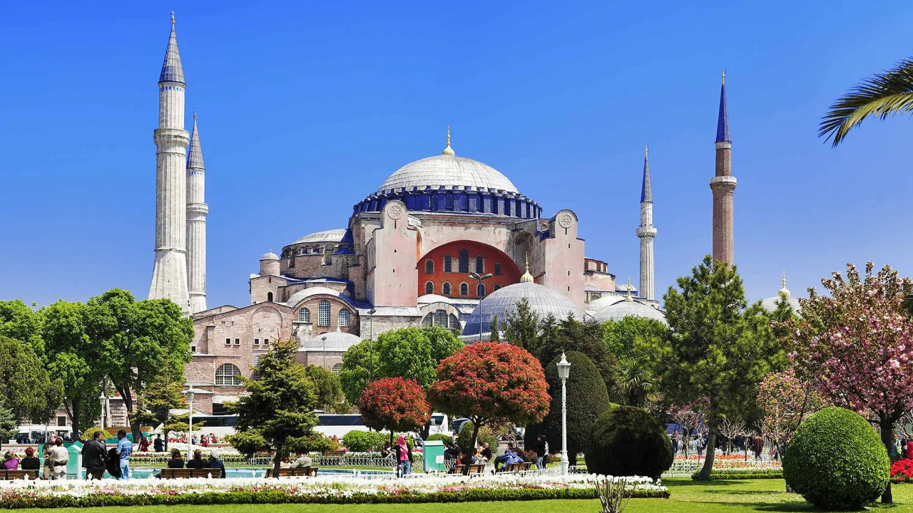 Ayasofya'nın altında bin 600 yıllık 7 tünel keşfedildi