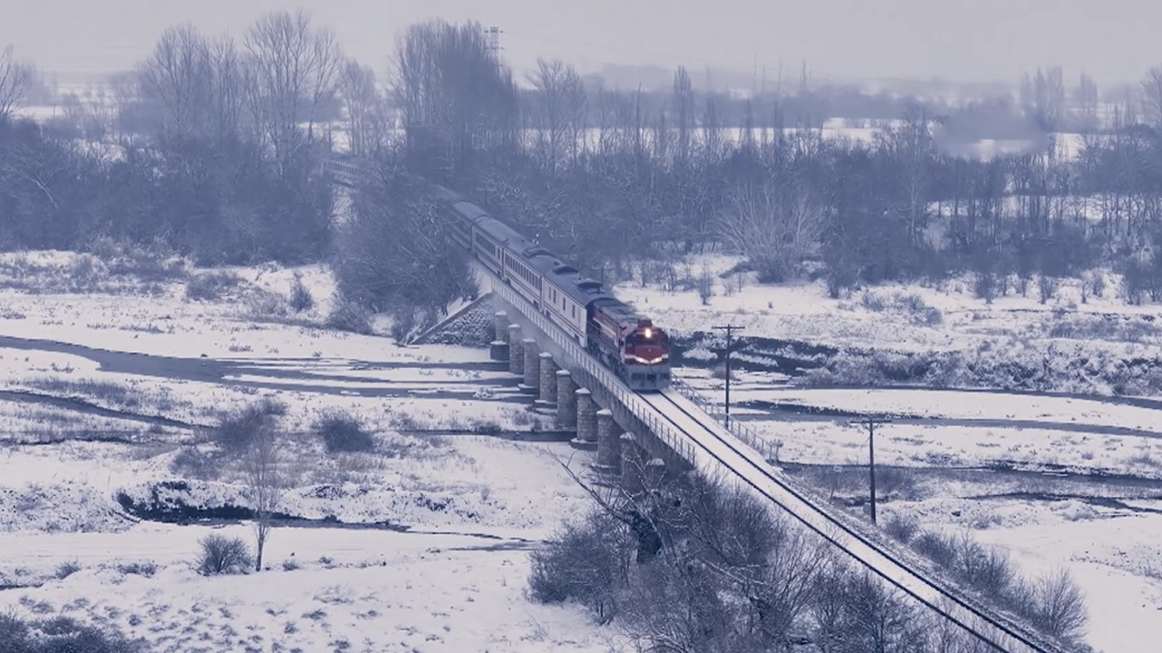 Doğu Ekspresi beyaza gömüldü: Karlar içinde süzülen raylı rüya