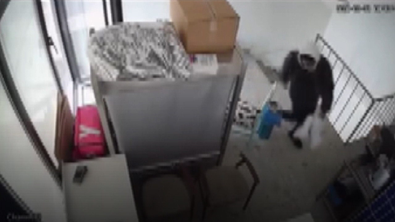 Önemli bilgiler laptopla uçtu: İşletmeci hırsıza eslendi: Kadıköy’de ilginç olay