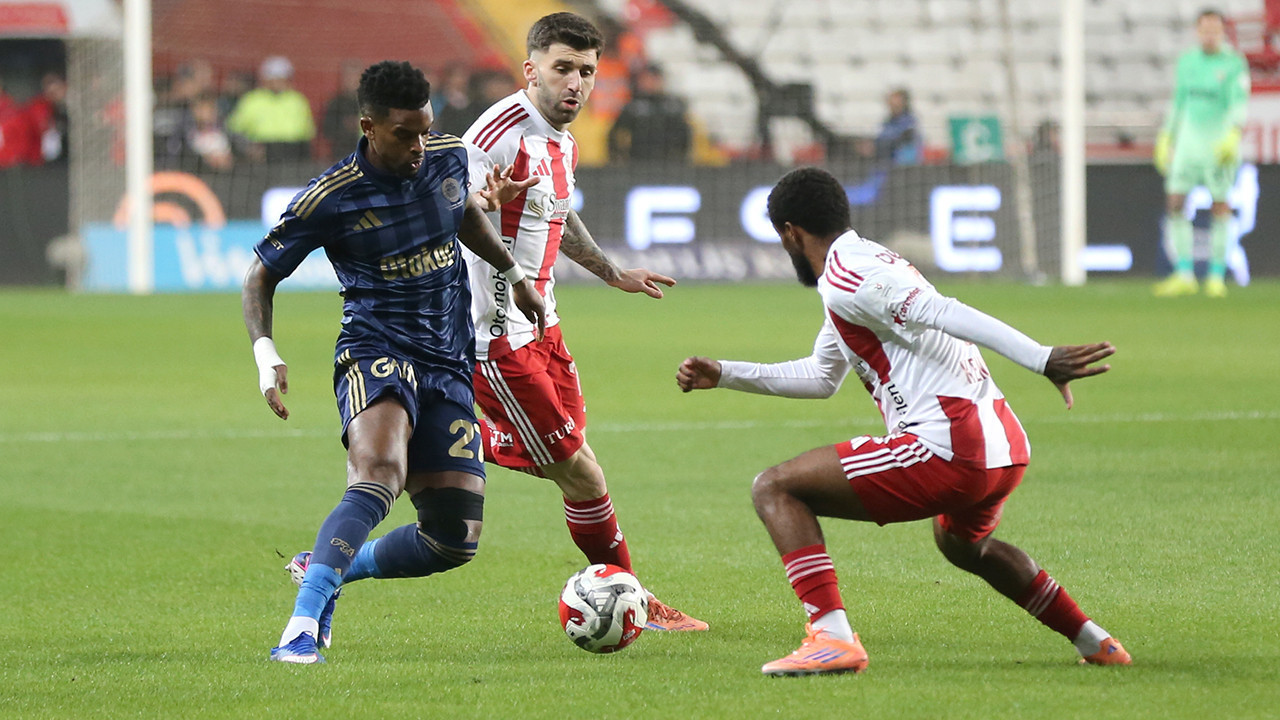 Fenerbahçe'de Nelson Semedo Antalyaspor maçında sakatlandı