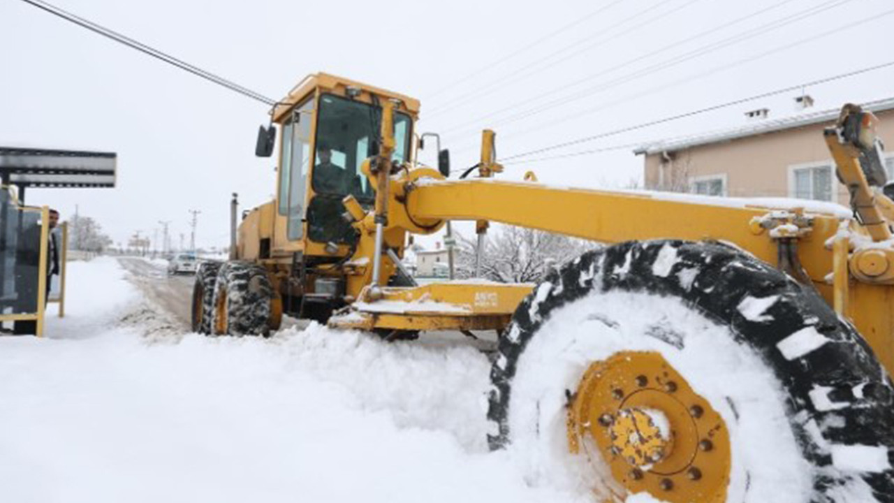 Sivas’ta 166 yerleşim yerinin yolu ulaşıma kapandı