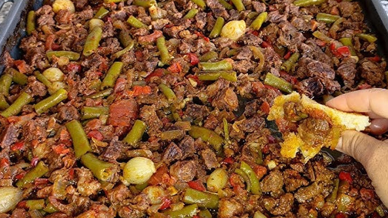 Yağlı kıymayla yapılan en lezzetli tepsi kebabı sırrı