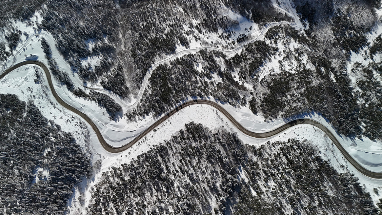 Ilgaz ve Yaralıgöz Dağları beyaza büründü: Dronla yakalanan kartpostallık manzara