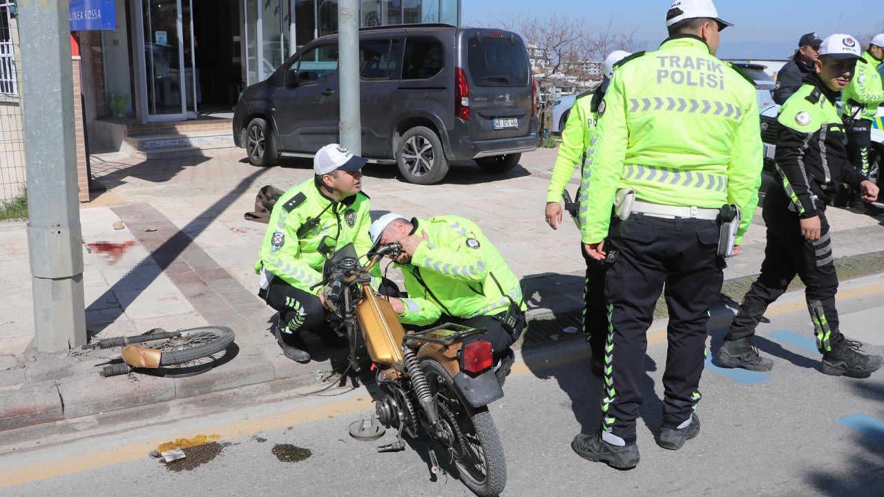 Kamyonete çarpan motosikletin sürücüsü hayatını kaybetti
