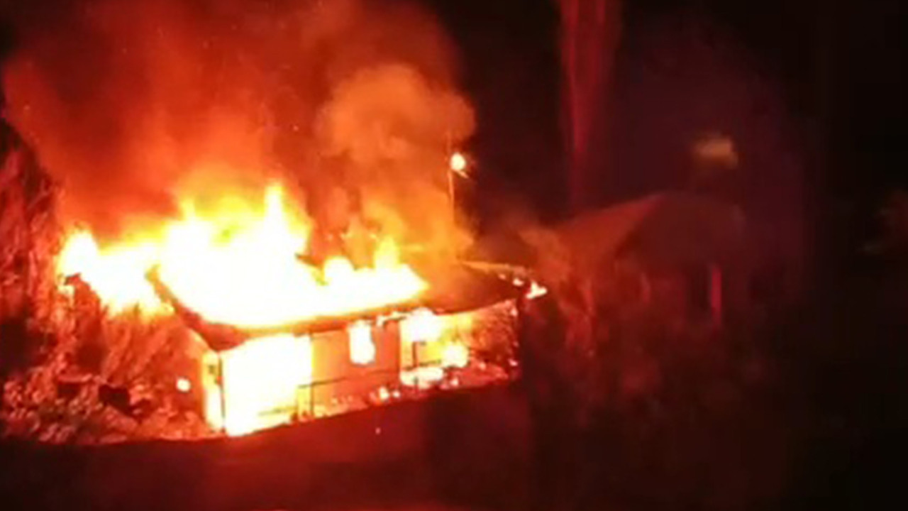 Adana'da ev yangını