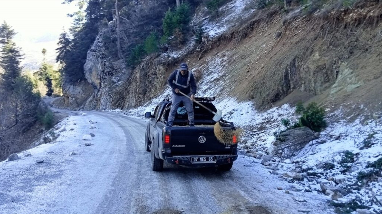 Antalya'nın yüksek kesimlerinde tuzlama çalışması yapıldı