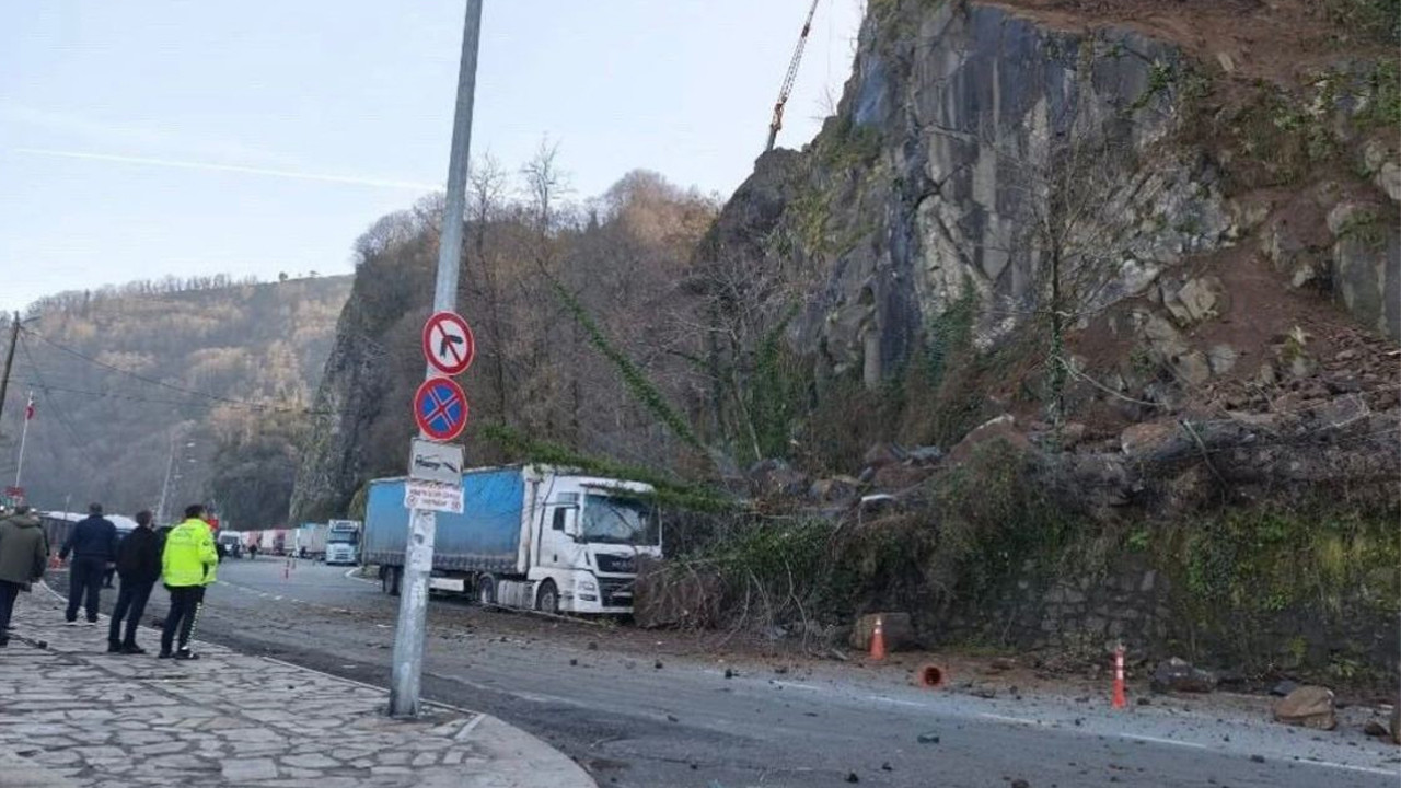 Artvin’de korkutan heyelan