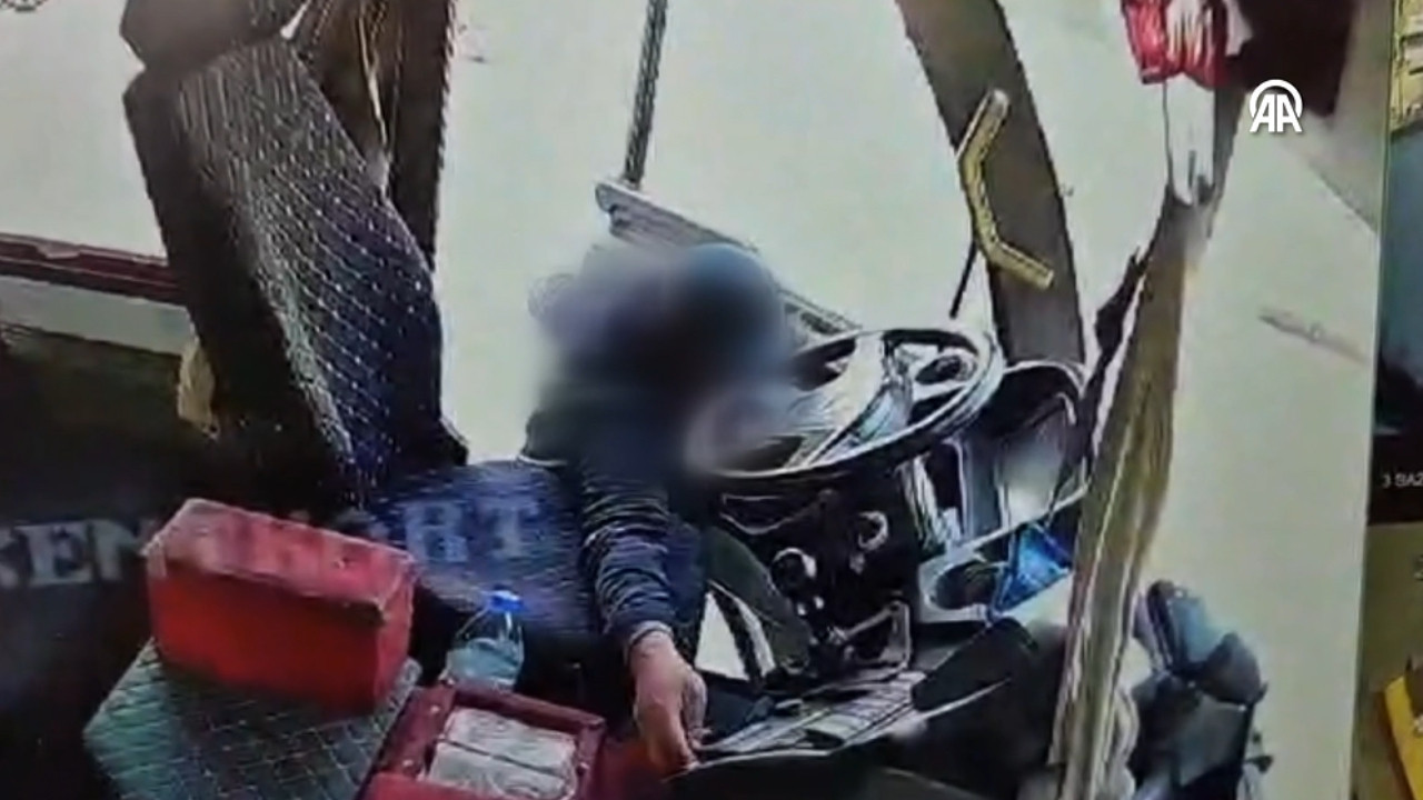 Adana'da minibüsteki hırsızlık kamerada