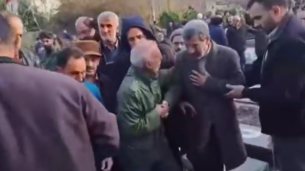 İçişleri Bakanlığı'ndan özel açıklama: Ahmedinejad'ın sağlık durumu iyi ve bu öğleden sonra Şehitler Mezarlığı'nı ziyaret etti