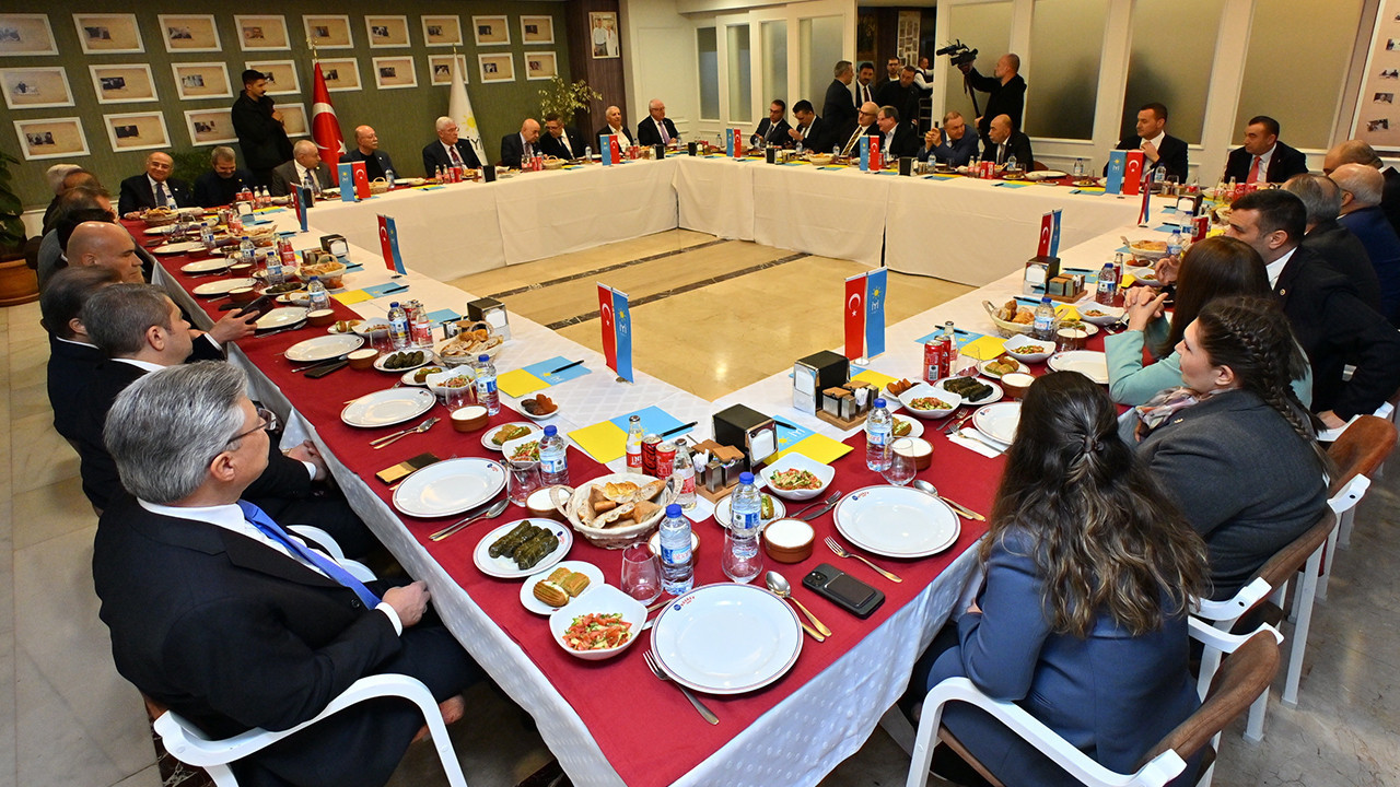 Dervişoğlu, İYİ Partili eski ve mevcut milletvekilleriyle iftarda buluştu