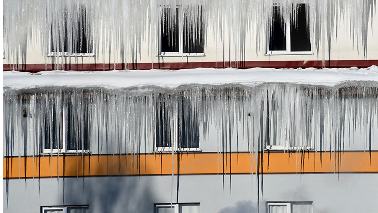 Doğu Anadolu’da dondurucu soğuk: Sarıkamış’ta buz sarkıtları meydana geldi