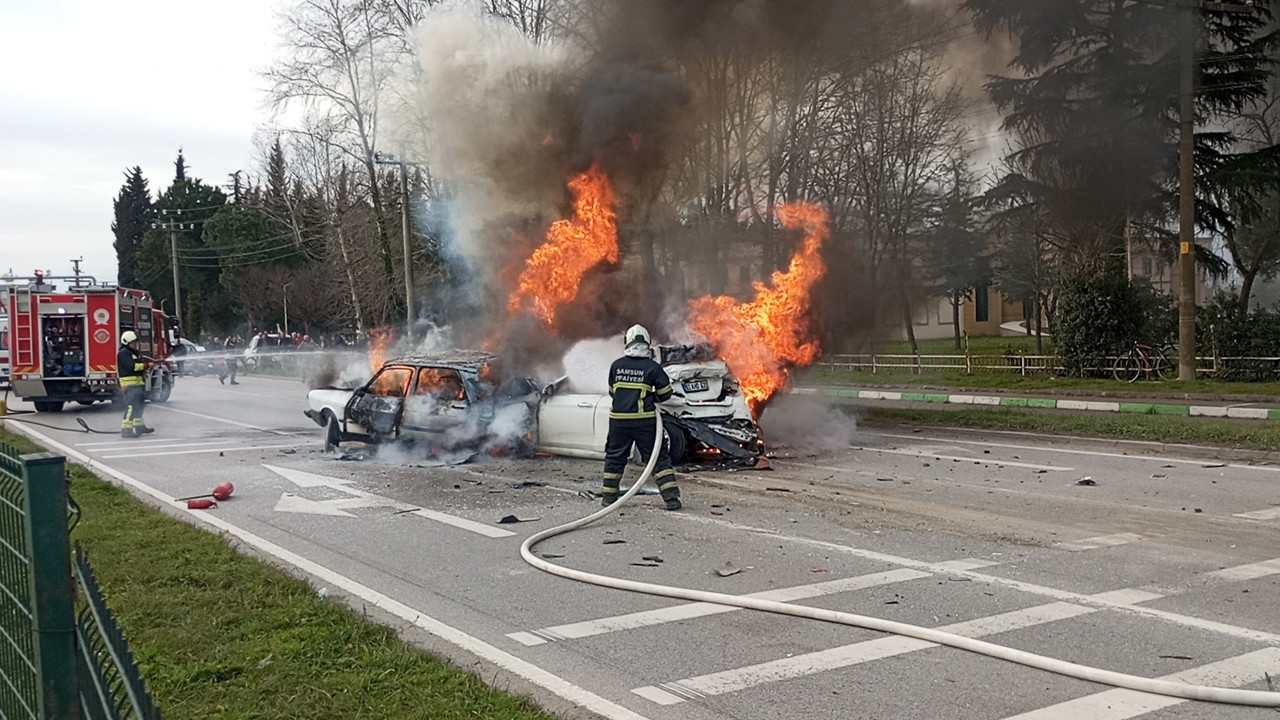 Zincirleme kaza: Araçları alev aldı: Samsun’da can pazarı: 3 yaralı