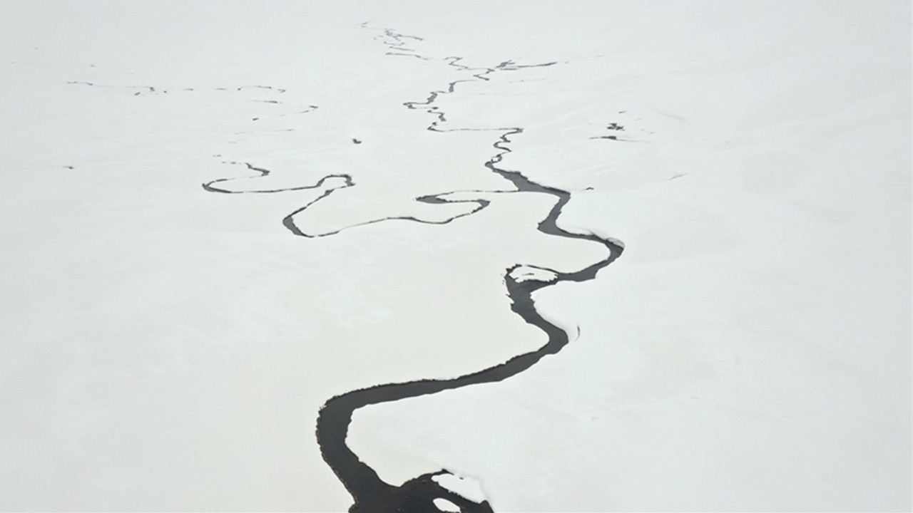 Ağrı’da kar altındaki Menderesler havadan görüntülendi