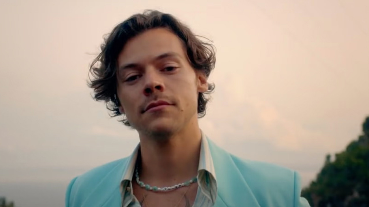 Harry Styles 4 yıl sonra geri döndü: Yeni albümünü yayınlandı