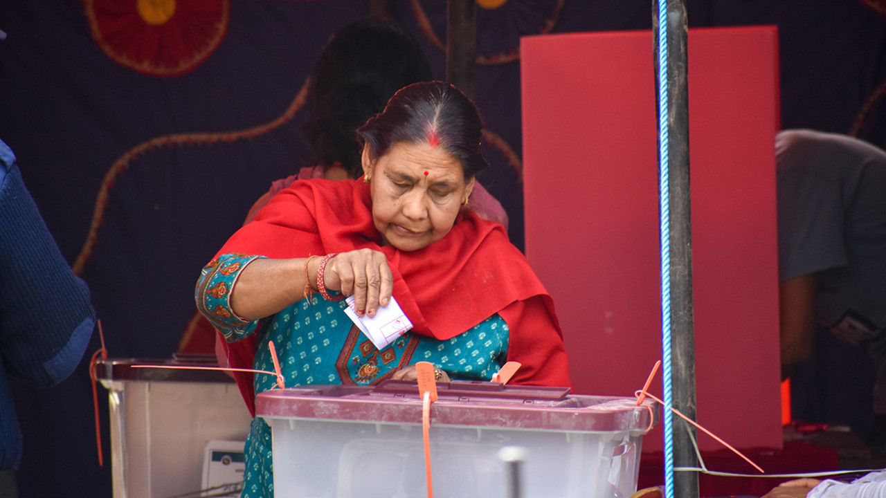 Nepal'de eski rap sanatçısı Başbakanlığa mı yürüyor? 44 bölgede önde