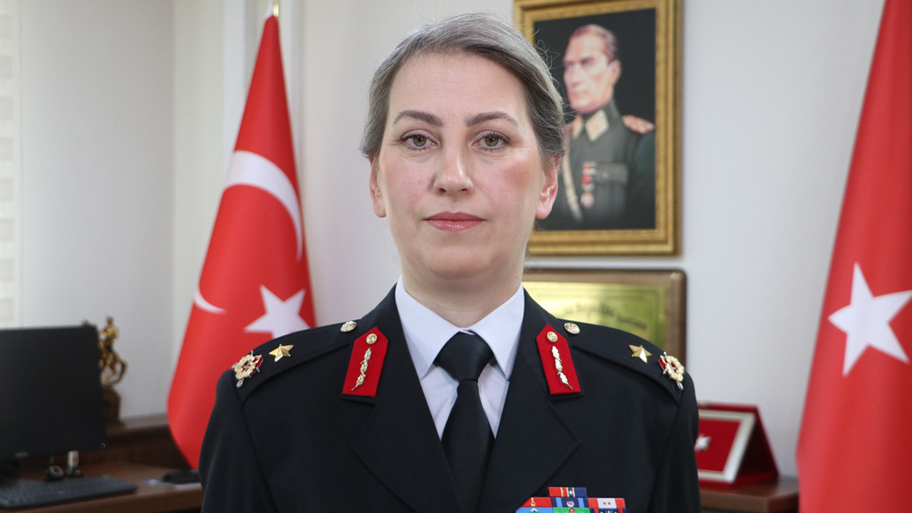 Türk jandarmasında bir ilk: Gülden Mat Şakir tuğgeneralliğe yükseldi