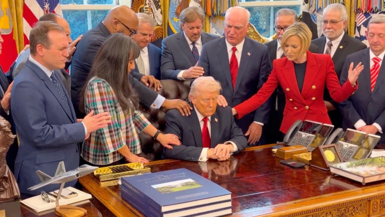 Türk Ortodokslar Trump'ın o görüntüsüne ateş püskürdü: Tanrı'nın değil Şeytan'ın hizmetkârlarısınız