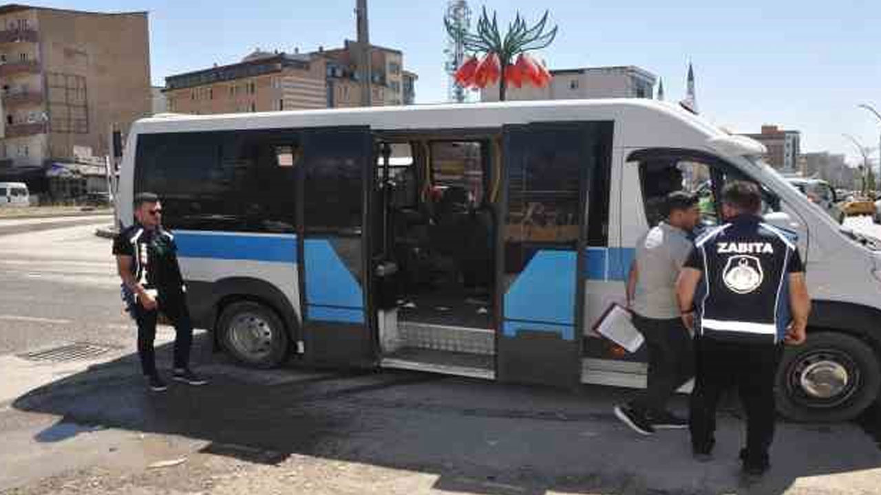 Yüksekova’da yolcu minibüsleri denetlendi