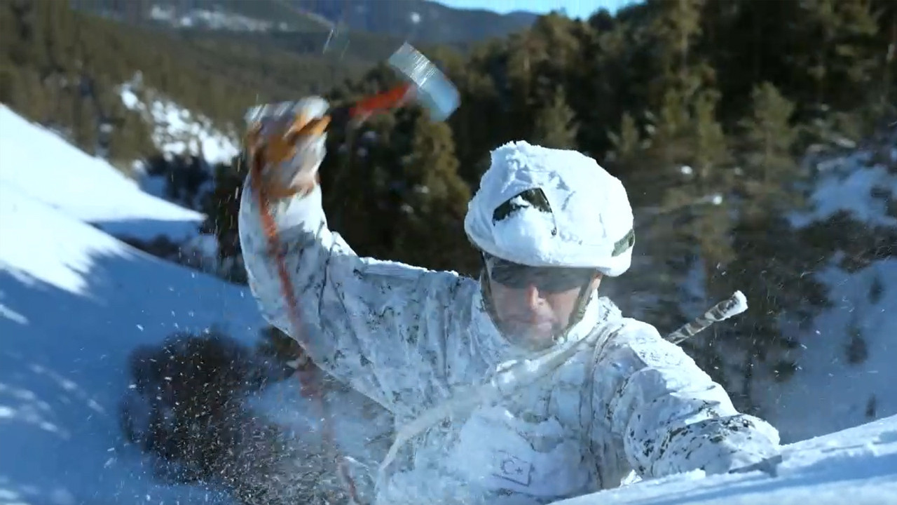 İmkânsız diye bir şey yok: Mehmetçik karlı dağların delip geçiyor