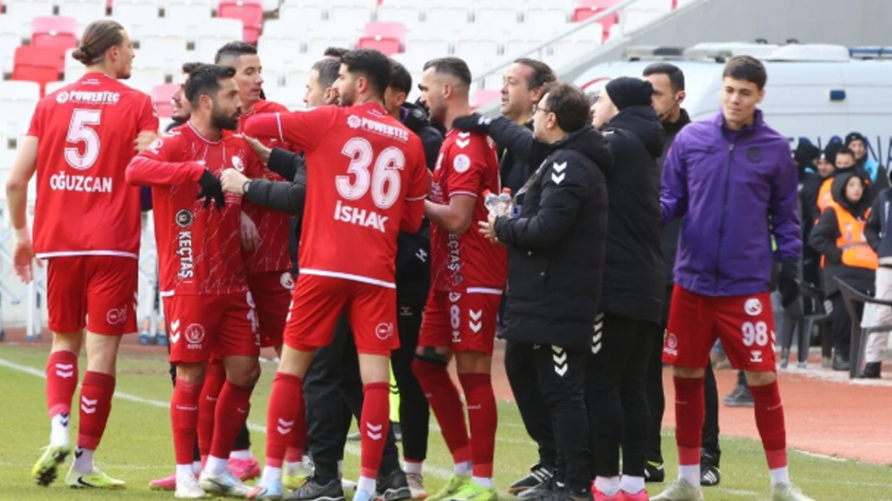 Kırmızı kartlar havada uçuştu: Keçiörengücü'ne Sivas'ta tek gol yetti